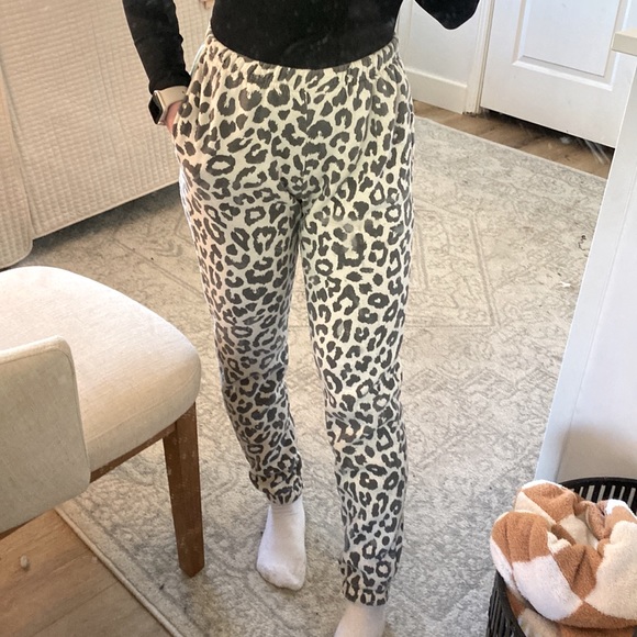 Cheetah print, XS, Greyson/Threads, Jogger/Sweats - Picture 2 of 4
